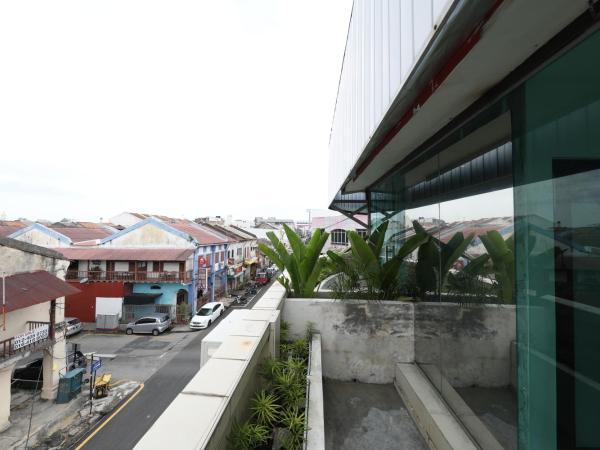 Manhattan Residence By Reunion : photo 8 de la chambre chambre exécutive avec 2 lits queen-size