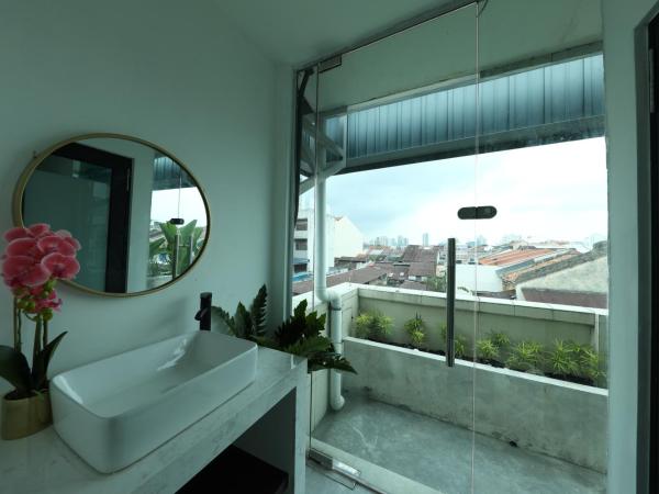 Manhattan Residence By Reunion : photo 7 de la chambre chambre exécutive avec 2 lits queen-size