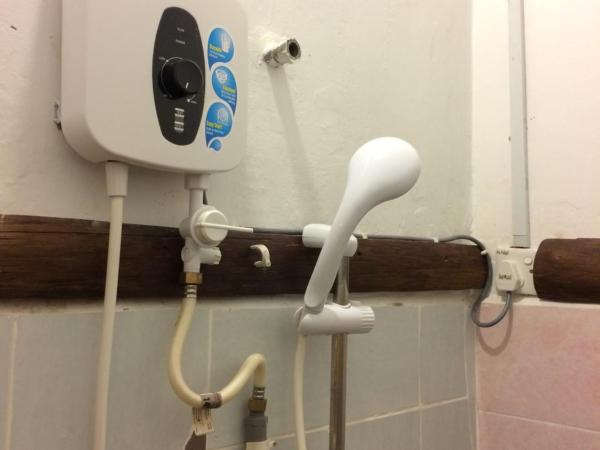 Sepat Village House by the Beach : photo 3 de la chambre chambre double avec salle de bains privative