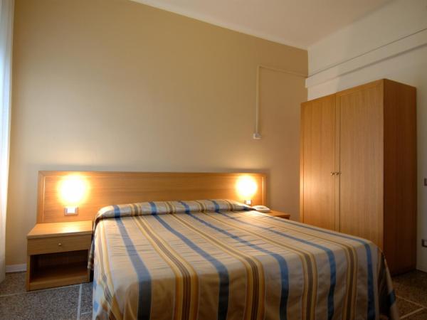 Hotel Moderno : photo 9 de la chambre chambre double ou lits jumeaux avec salle de bains commune