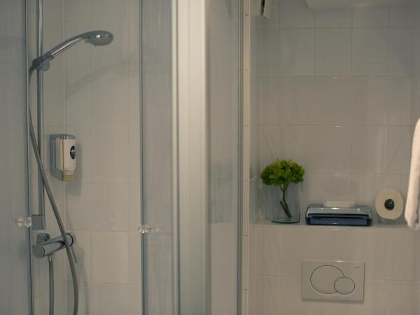 Hotel Wetterstein : photo 8 de la chambre chambre double confort - vue sur cour