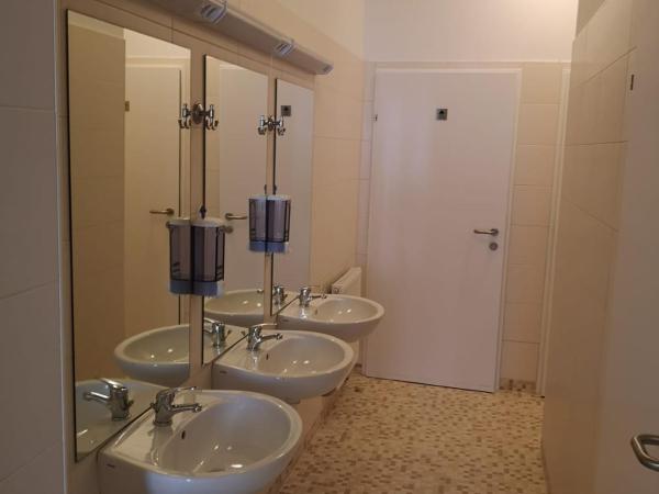 CH-Hostel : photo 1 de la chambre lit dans dortoir mixte de 4 lits