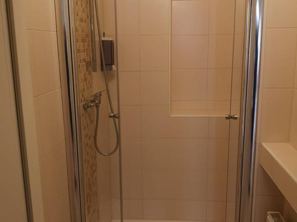 CH-Hostel : photo 2 de la chambre lit dans dortoir mixte de 4 lits