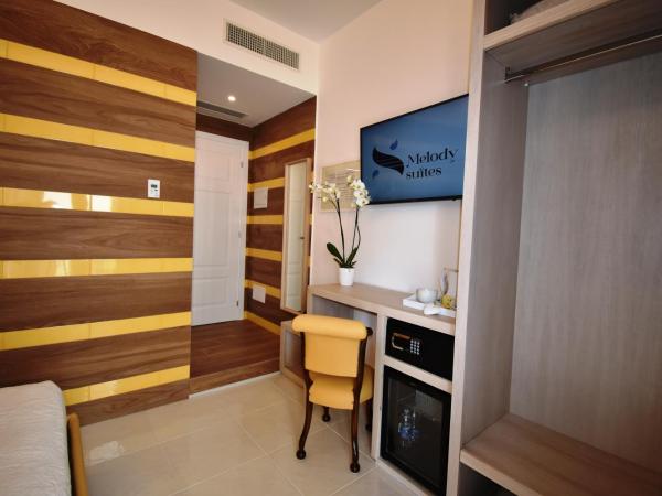 Melody Sorrento Suites : photo 9 de la chambre chambre double avec balcon