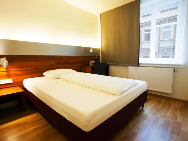 Hotel Schwarzer Bär : photo 6 de la chambre chambre lit queen-size