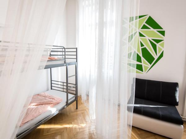 Avenue Hostel : photo 3 de la chambre lit dans dortoir pour femmes de 8 lits avec salle de bains privative