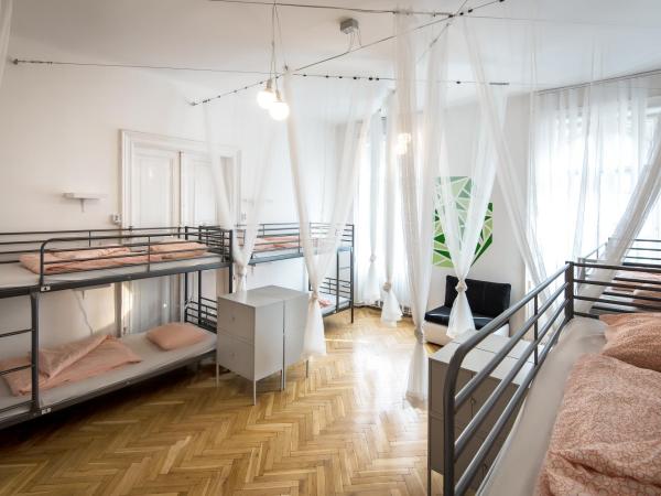 Avenue Hostel : photo 1 de la chambre lit dans dortoir pour femmes de 8 lits avec salle de bains privative