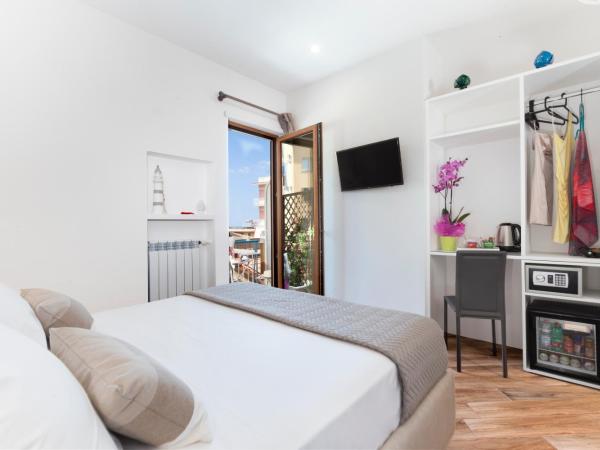 Viria B&B Sorrento : photo 9 de la chambre chambre double deluxe avec balcon