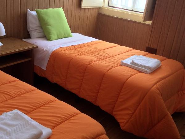 Alojamento Local Duarte's : photo 2 de la chambre chambre lits jumeaux avec salle de bains privative