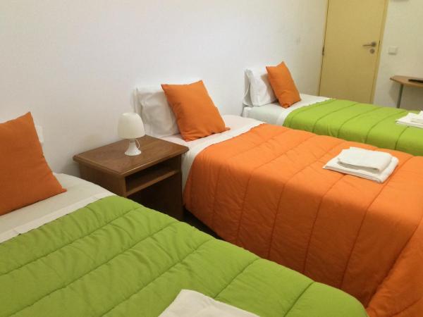 Alojamento Local Duarte's : photo 4 de la chambre chambre triple avec salle de bains