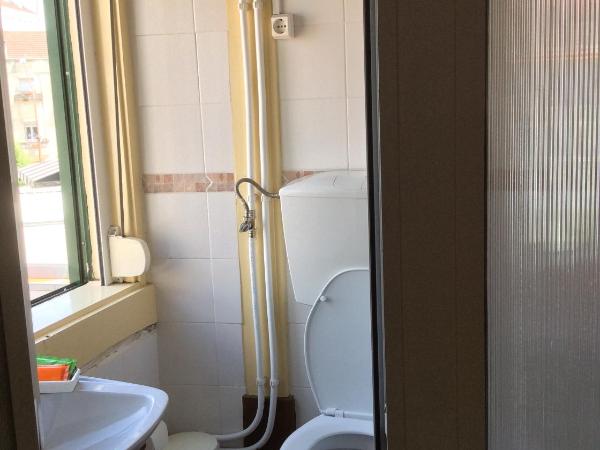 Alojamento Local Duarte's : photo 9 de la chambre chambre double avec salle de bains privative