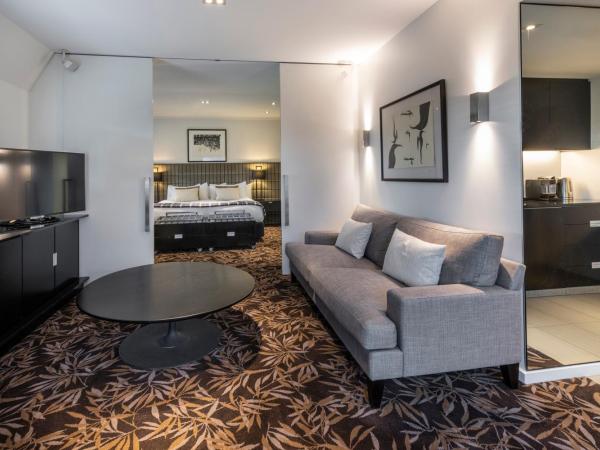 The George : photo 4 de la chambre suite de luxe avec baignoire spa