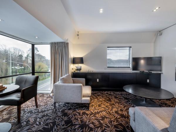 The George : photo 2 de la chambre suite de luxe avec baignoire spa