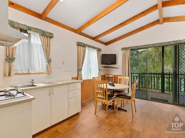 Levi Adelaide Holiday Park : photo 3 de la chambre torrens cabin