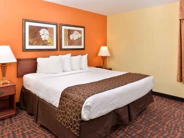 Best Western Louisville East Inn & Suites : photo 8 de la chambre chambre lit king-size standard - non-fumeurs 