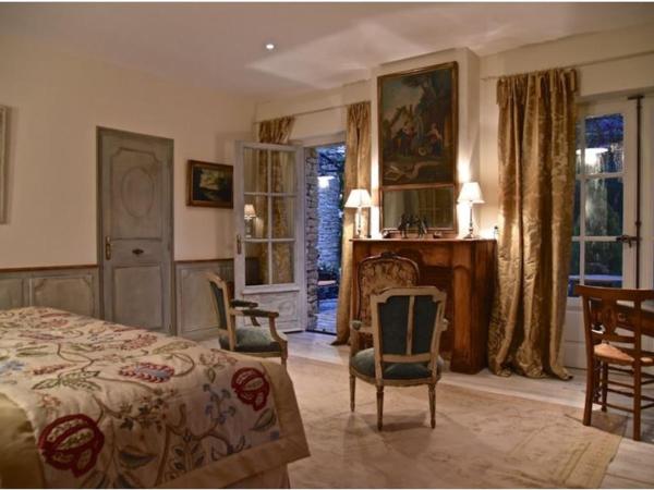 Villa Hautvallon : photo 6 de la chambre chambre lit king-size - vue sur jardin