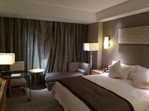 Howard Johnson IFC Plaza Ningbo : photo 6 de la chambre suite supérieure 