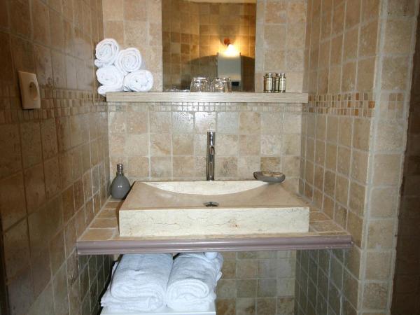 Château de Loubéjac : photo 3 de la chambre chambre familiale adaptée aux personnes à mobilité réduite
