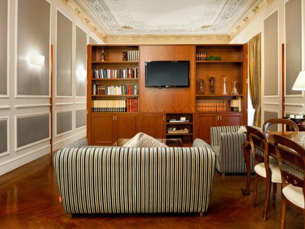 Catalonia Las Cortes : photo 2 de la chambre suite impériale