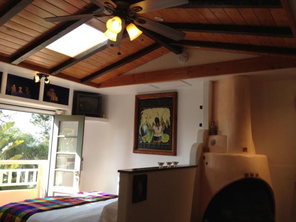 Les Artistes Inn : photo 2 de la chambre chambre lit king-size - vue sur mer