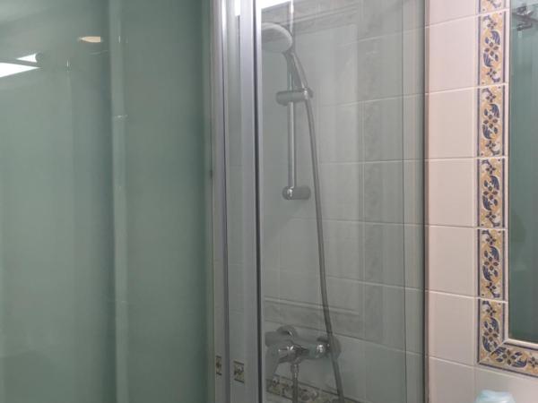 Enjoy Viana - Guest House : photo 6 de la chambre chambre triple deluxe