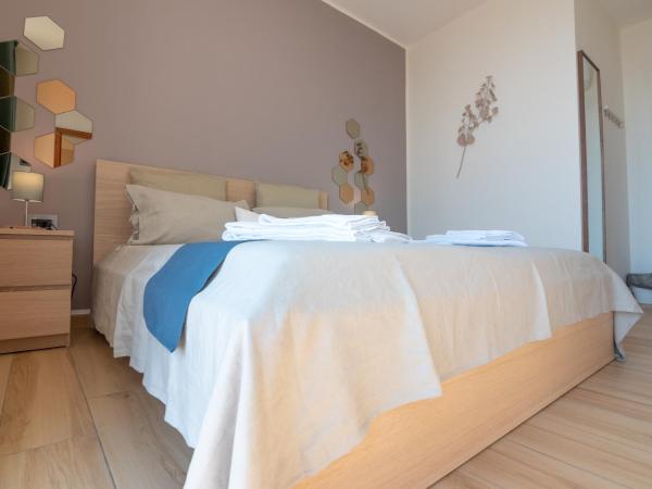 Santa Caterina B&B : photo 4 de la chambre chambre triple deluxe - vue sur mer