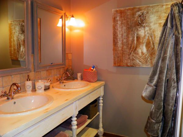 La Bastide du Bouchou : photo 2 de la chambre chambre double - vue sur jardin