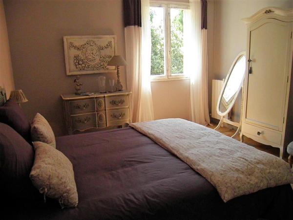 La Bastide du Bouchou : photo 7 de la chambre chambre double - vue sur jardin