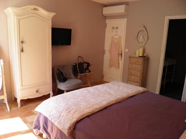 La Bastide du Bouchou : photo 8 de la chambre chambre double - vue sur jardin