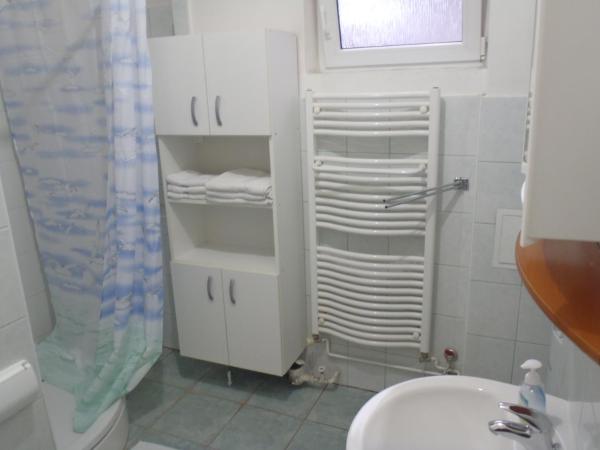 Guesthouse Sermageova : photo 1 de la chambre chambre triple