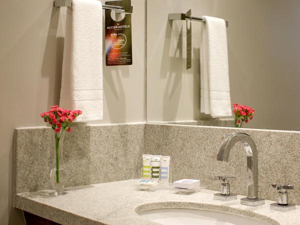 Mercure Curitiba Batel : photo 4 de la chambre chambre exécutive avec lit king-size