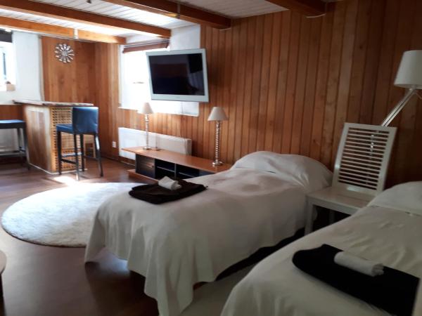 Room in Villa Emilia : photo 7 de la chambre chambre triple Économique