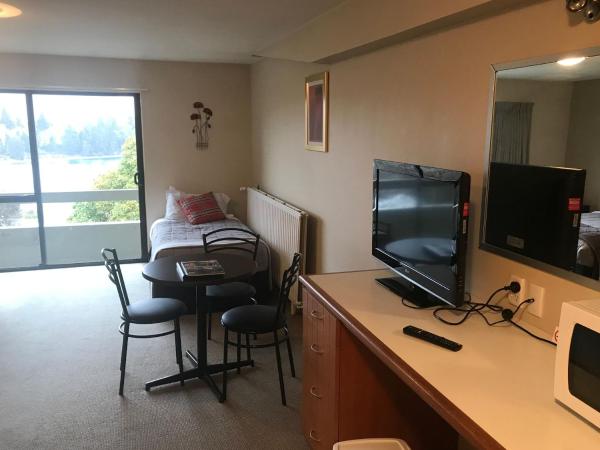 Earnslaw Lodge : photo 2 de la chambre studio avec cuisine donnant sur le lac

