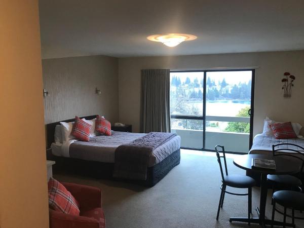 Earnslaw Lodge : photo 1 de la chambre studio avec cuisine donnant sur le lac

