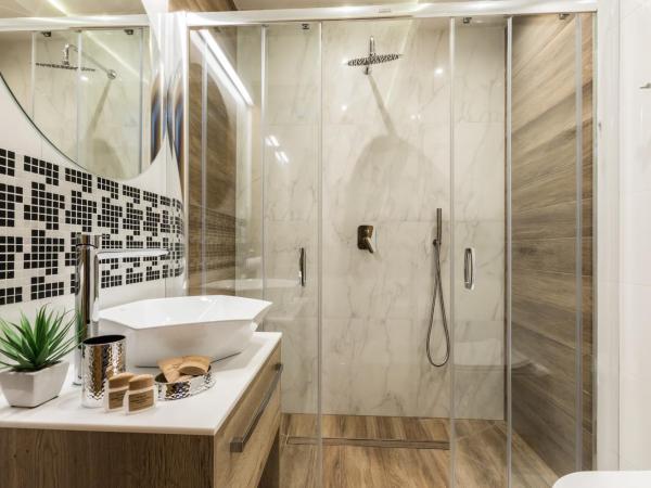 Rezydencja Sobiczkowa Apartamenty : photo 9 de la chambre studio avec canapé-lit