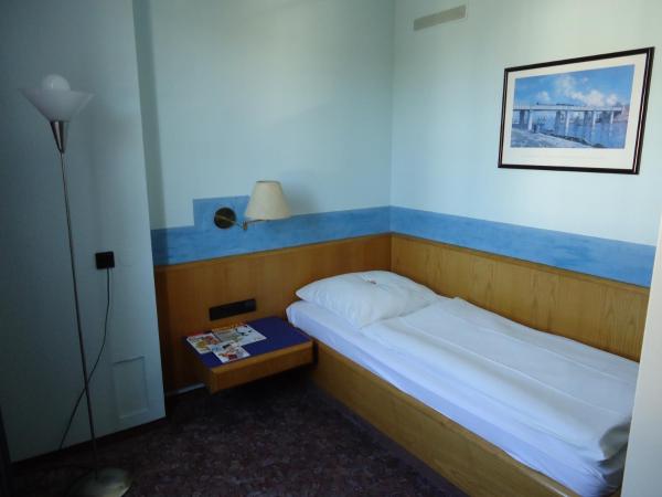 enjoyHotel garni Korntal Stuttgart : photo 4 de la chambre chambre simple avec douche 