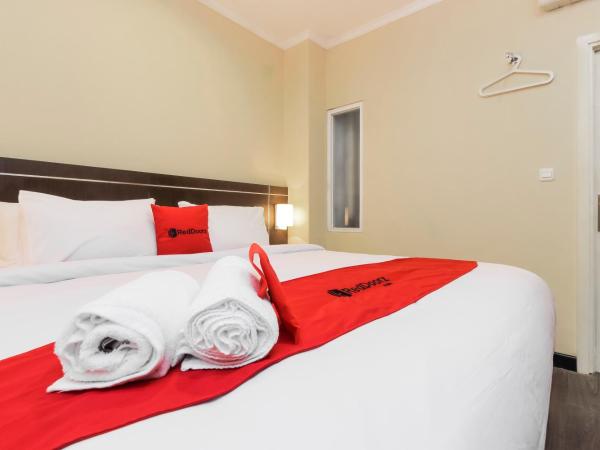RedDoorz Plus @ Thamrin : photo 4 de la chambre chambre double standard