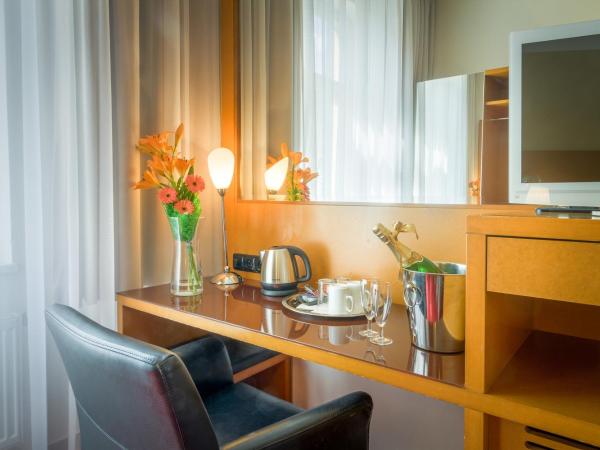 Theatrino Hotel : photo 8 de la chambre chambre double avec lit d'appoint