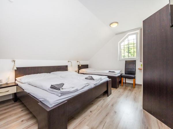 Nová Hospoda - Hotel & Restaurant : photo 1 de la chambre chambre triple standard