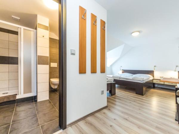 Nová Hospoda - Hotel & Restaurant : photo 4 de la chambre chambre quadruple standard