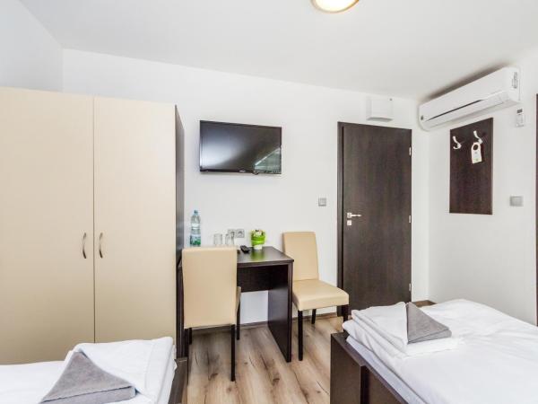 Nová Hospoda - Hotel & Restaurant : photo 5 de la chambre chambre lits jumeaux