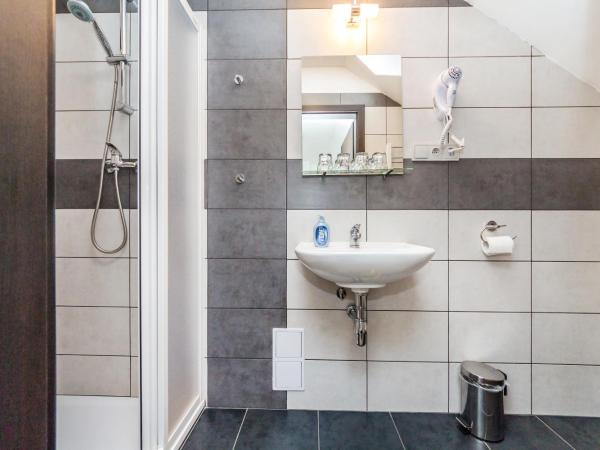 Nová Hospoda - Hotel & Restaurant : photo 7 de la chambre chambre lits jumeaux