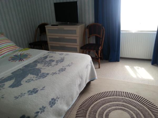 Le Magellan-Plage : photo 9 de la chambre chambre double avec toilettes communes