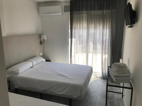 Hotel Boutique Centro BBB Auto check in : photo 3 de la chambre chambre double avec balcon (3 adultes)