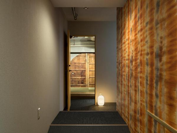 Common de - Hostel & Bar : photo 5 de la chambre chambre quadruple avec baignoire