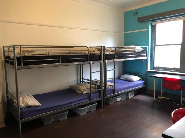 South Yarra Hostel : photo 2 de la chambre lits superposés dans dortoir pour femmes de 4 lits