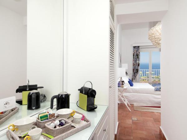 Casa Marta Capri : photo 8 de la chambre chambre double avec balcon - vue sur mer