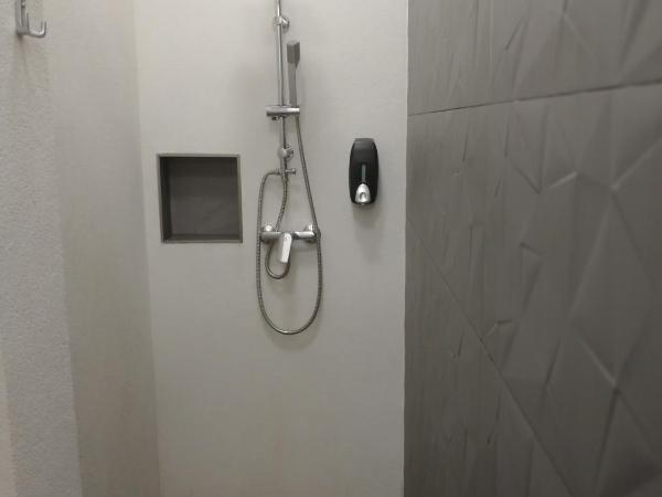 Pension Akat : photo 4 de la chambre chambre lits jumeaux avec salle de bains commune