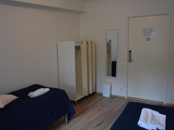 Hostel Tikka : photo 7 de la chambre chambre lits jumeaux avec salle de bains commune