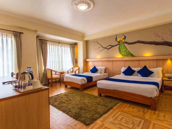 Hotel White Pearl : photo 4 de la chambre chambre triple – vue sur montagne